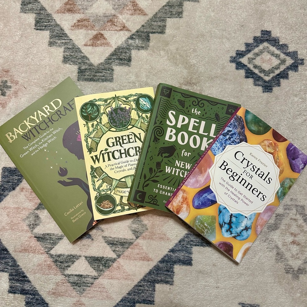 Book bundle (4 witch / crystal books)